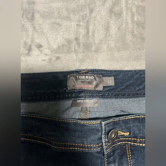 Torrid Luxe Slim Boot Jeans Women’s 24R Dark Wash Super Stretch - Picture 3 of 9